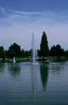 La fontana in centro al lago