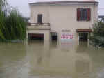 Uno dei tanti ristoranti rivieraschi colpiti dall'esondazione